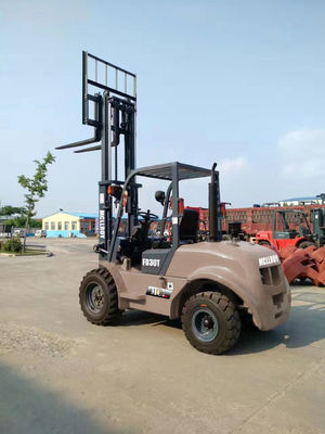 Customizable Attachments Off-Road Forklift Truck For Increases Storage Capacity By Enabling Vertical Storage Solutions